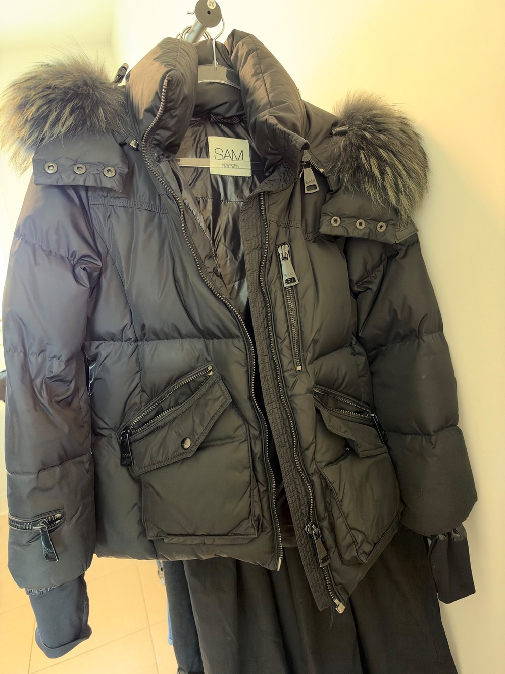 Black Down Puffer coat by SAM size Large real Fur trim